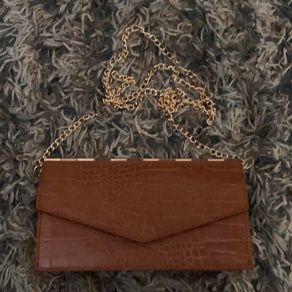 Lydia crossbody with chain